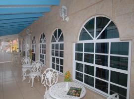 Deyna's City Inn