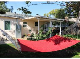 The Best Available Hotels Places To Stay Near Reseda Ca Private Room In A Cozy Home Reseda La