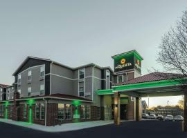 The Best Hotels Near Kansas City International Airport Mci Book La Quinta By Wyndham Kansas City Airport