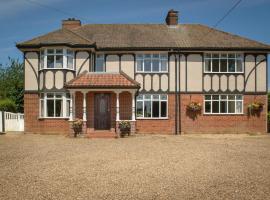 The Best Available Hotels Places To Stay Near Great Dunmow Harwood House B 4 Stars Great Dunmow
