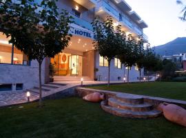 Saronis Hotel