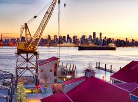 The 6 Best Hotels Near Playland Amut Park Canada Booking Pinnacle Hotel At The Pier