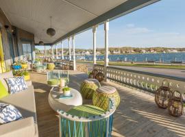 The 6 Best Oak Bluffs Hotels From 154 Summercamp Oak Bluffs