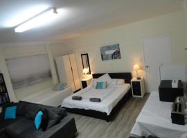 Cleveland B&B - Private Studio Room