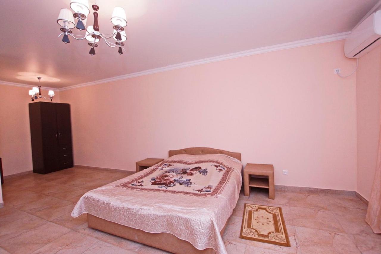 Апартаменты абхазия. Апартаменты гагра абхазия. Абхазия пицунда жилье. Абхазские квартиры. Гагры место жительства.