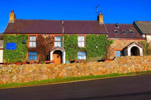 The 10 Best Hotels In Gower Peninsula United Kingdom King S Head Inn