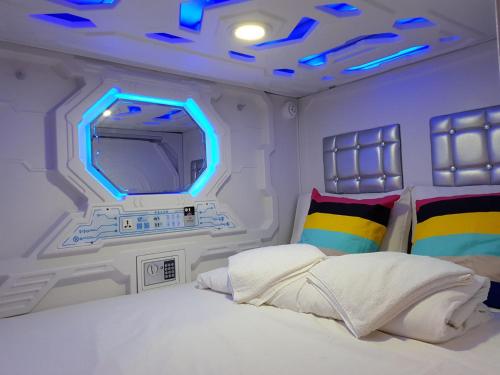 Capsule Hotel Singapore The Pod