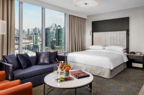 The 10 Best Luxury Hotels In Toronto Canada Booking Reserve This Luxury Hotel Description For A11y