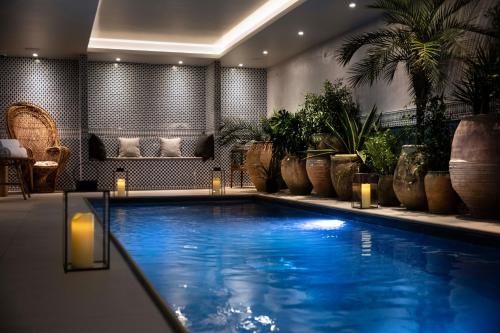 The 10 Best Hotels With Pools In Paris France Bookingcom