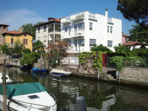 The 10 Best Beach Hotels In Venice Lido Italy Booking Reserve This Beach Hotel Description For A11y Villa Venice Movie