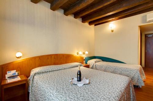 The 10 Best Budget Hotels In Rome Italy Booking Hotel Corot