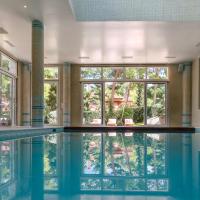 Mansion with indoor pool in Voutsas, 1300m²
