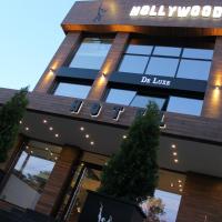 Hollywood De Luxe