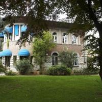 Villa V