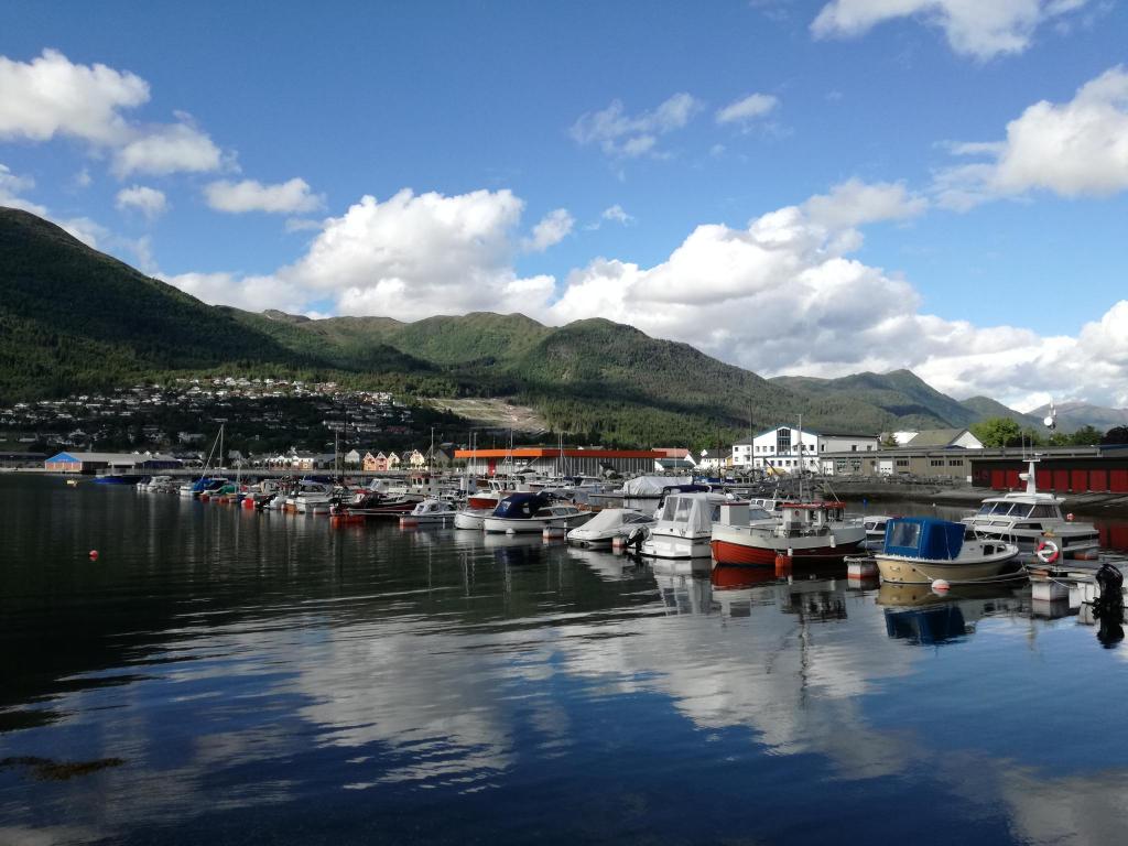 bryggen-hotel-nordfjord-nordfjordeid-norway-booking