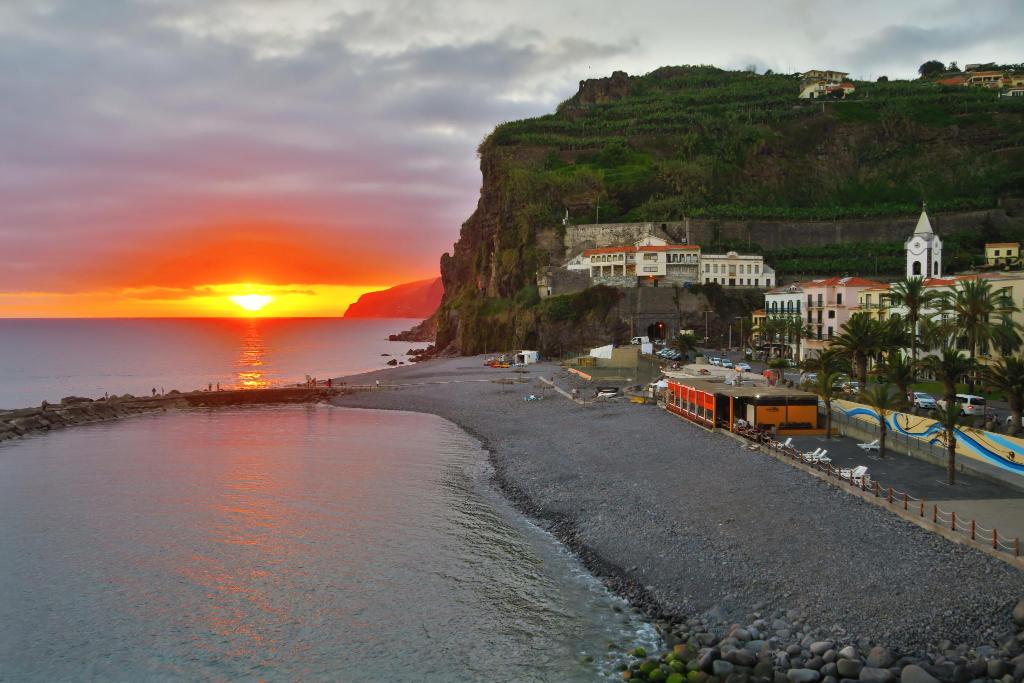 gay definitions from Lorenzo gay ponta portugal sol