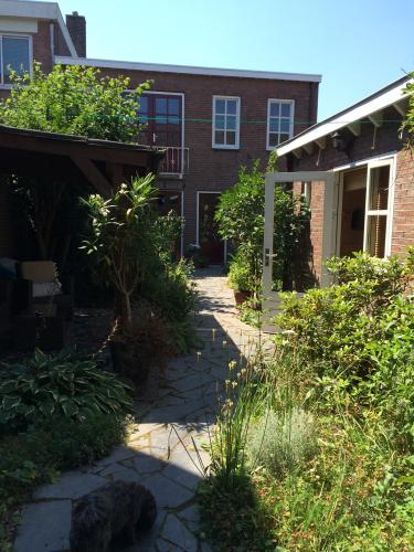 Gastenverblijf "Door de poort", een oase van rust in het centrum
