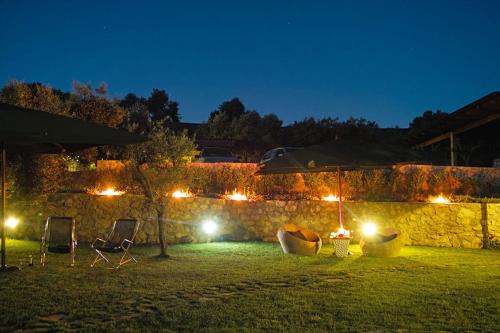 la struttura di notte