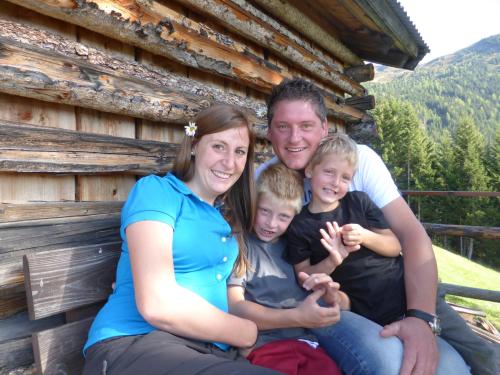 Oliver Banyai mit Lebensgefährtin Anja und Olivers Kinder Fabio und Matteo