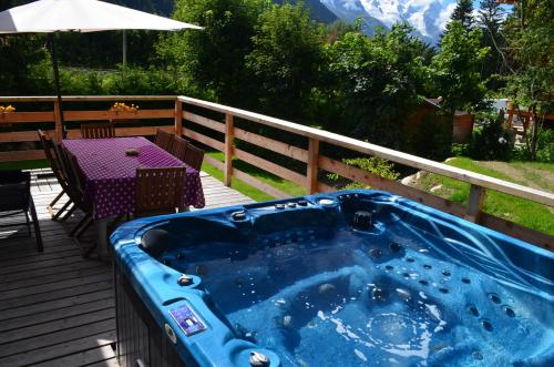 The Chalets Jacuzzi