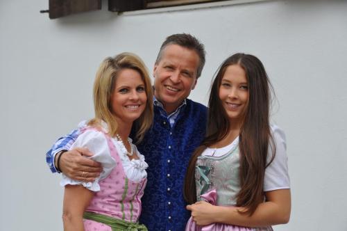 Birgit & Klaus mit Nina Gleirscher