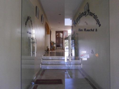 La entrada de la residencia