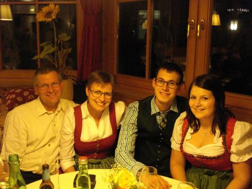 Johann und Andrea Pichler mit Andreas und Christine