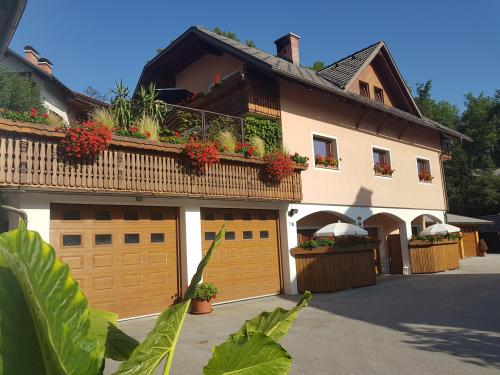 Apartmaji Mežan