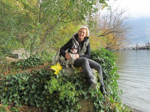 Heidi Hufnagl und Haushund Foxy