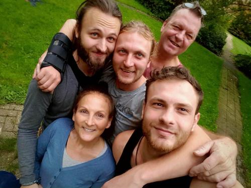 Van li-re: Guido, Walter, Ruud, Onder: Rosalie, Rutger