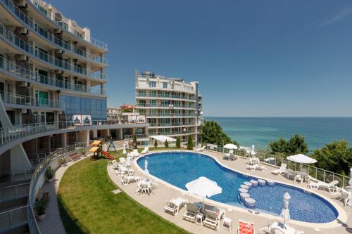 Silver Beach Apart Complex