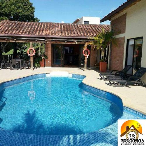 Relájate en nuestra Piscina