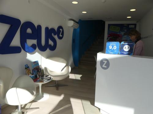 Zeus Apartamentos
