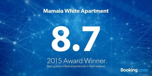Mamaia White Apartment