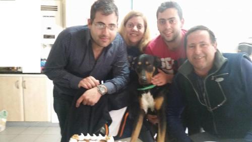 Gladys Martín, Felipe Jiménez e hijos con Troy.
